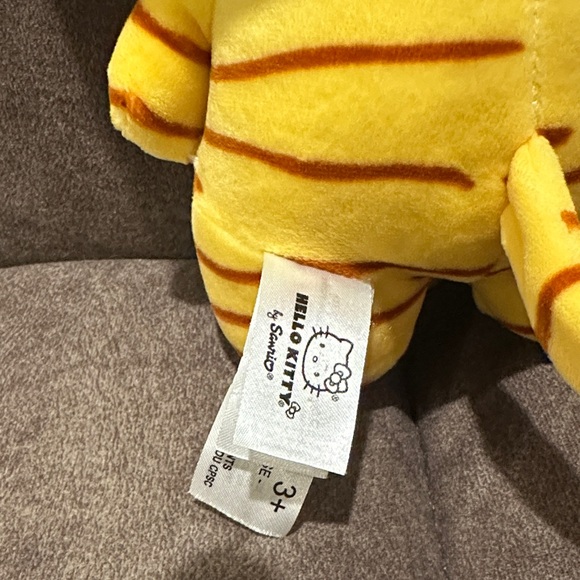 Hello Kitty Tiger - Picture 2 of 5